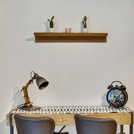 Chic With Terrace In Apartment