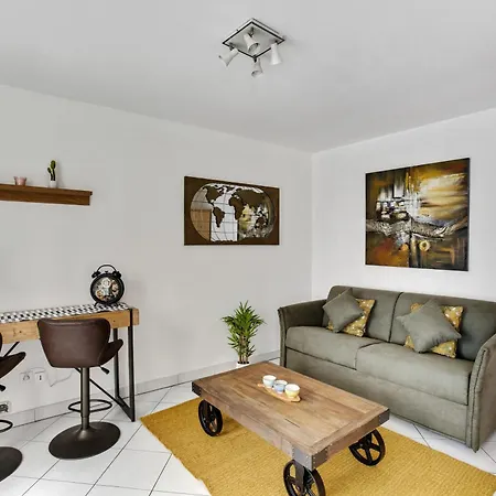 Chic With Terrace In باريس