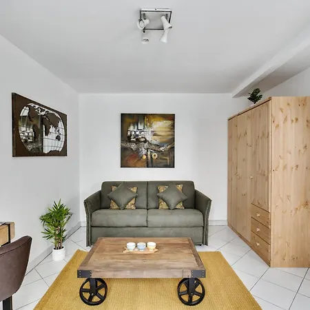 Apartment Chic With Terrace In *