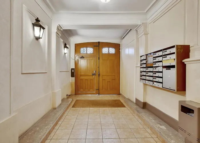 Chic With Terrace In 아파트 *