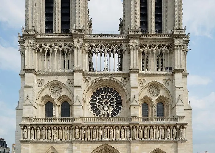 아파트 Chic With Terrace In *