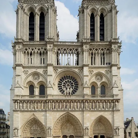 アパート Chic With Terrace In *